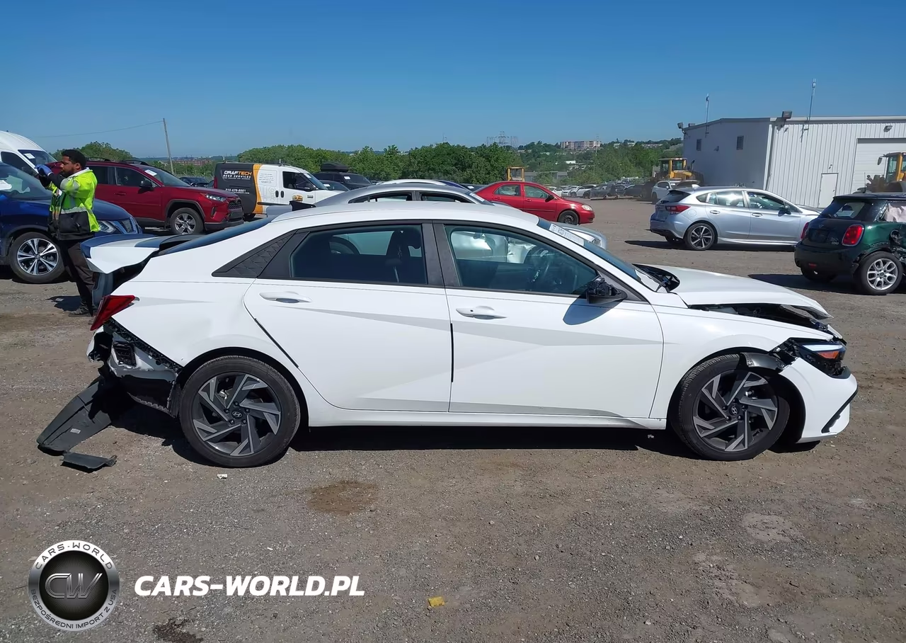 2025 Hyundai Elantra Sel Sport VIN:KMHLM4DG7SU074720 - 13
