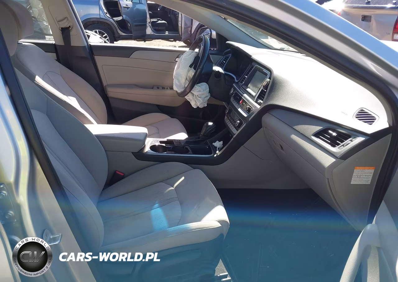 2019 Hyundai Sonata Hybrid Se VIN:KMHE24L39KA091775 - 5