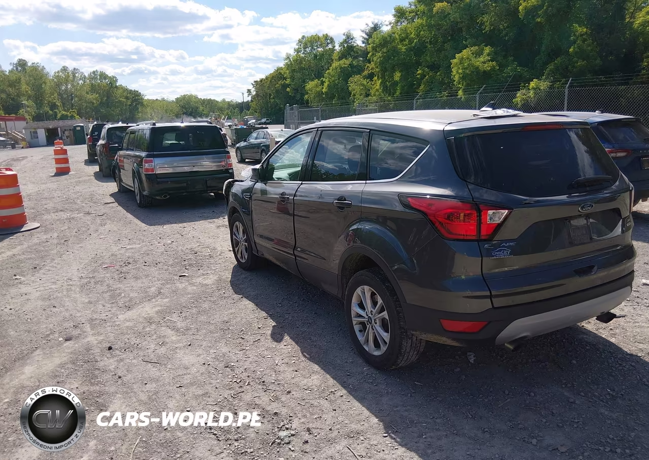 2019 Ford Escape Se VIN:1FMCU9GD6KUA39844 - 3