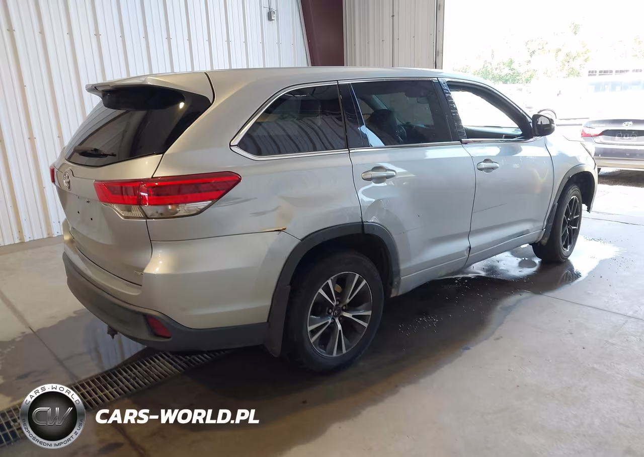 2017 Toyota Highlander Le VIN:5TDBZRFH0HS399324 - 4