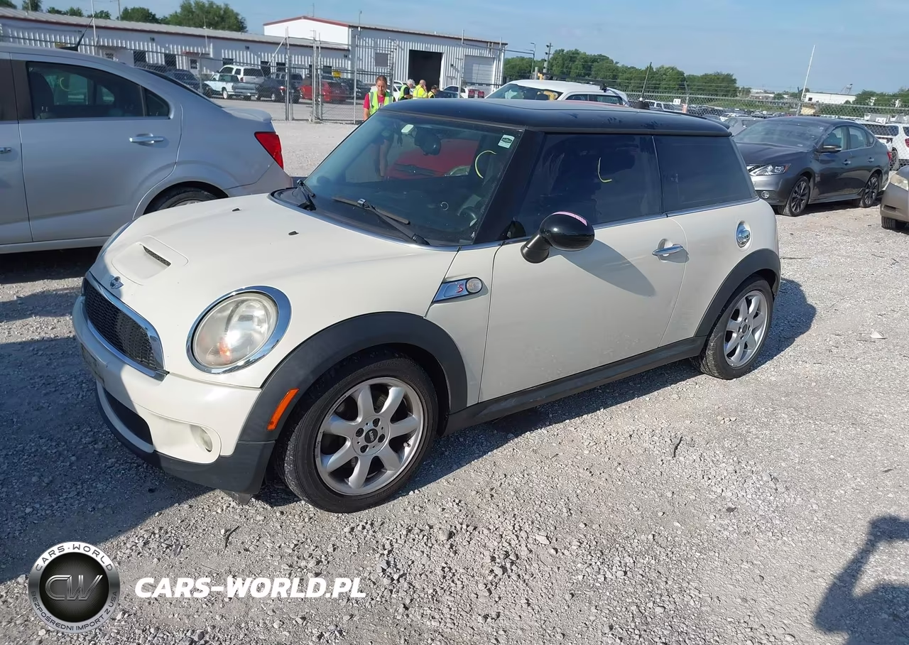 2010 Mini Cooper S VIN:WMWMF7C55ATZ71735 - 2