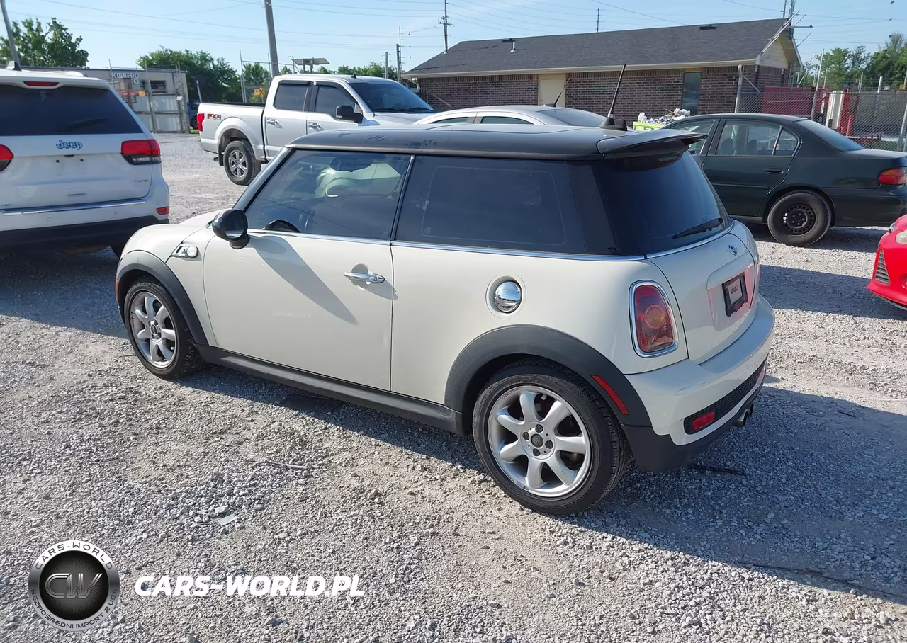 2010 Mini Cooper S VIN:WMWMF7C55ATZ71735 - 3