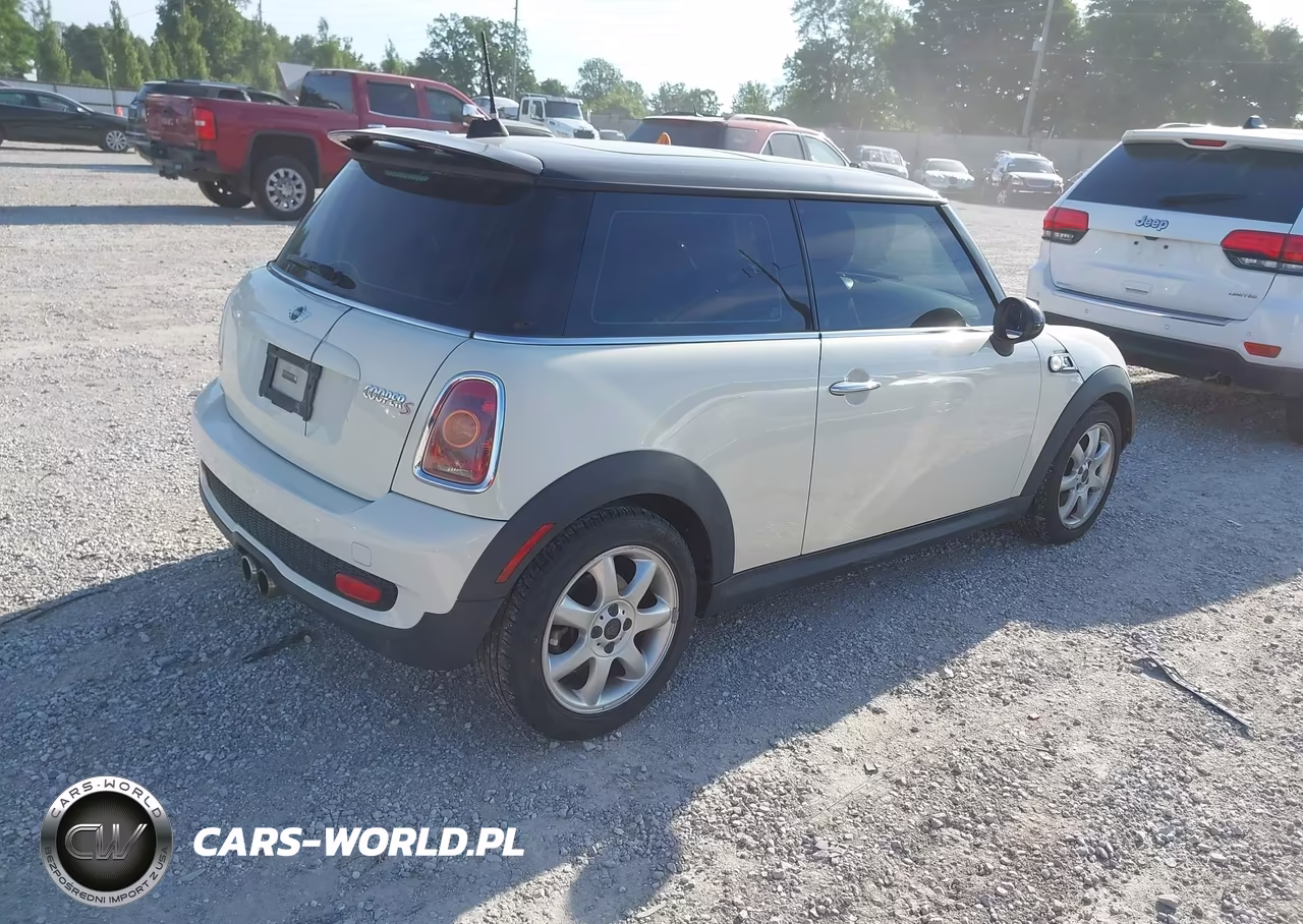 2010 Mini Cooper S VIN:WMWMF7C55ATZ71735 - 4