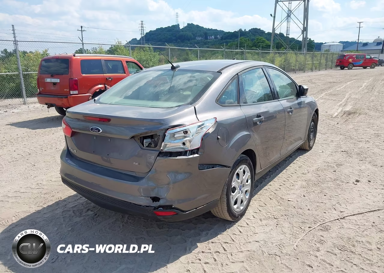 2012 Ford Focus Se VIN:1FAHP3F29CL220674 - 4