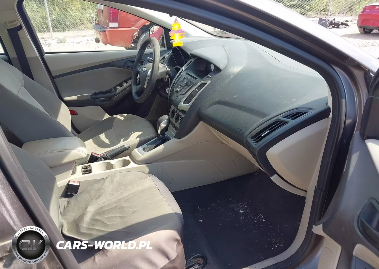 2012 Ford Focus Se VIN:1FAHP3F29CL220674 - 5