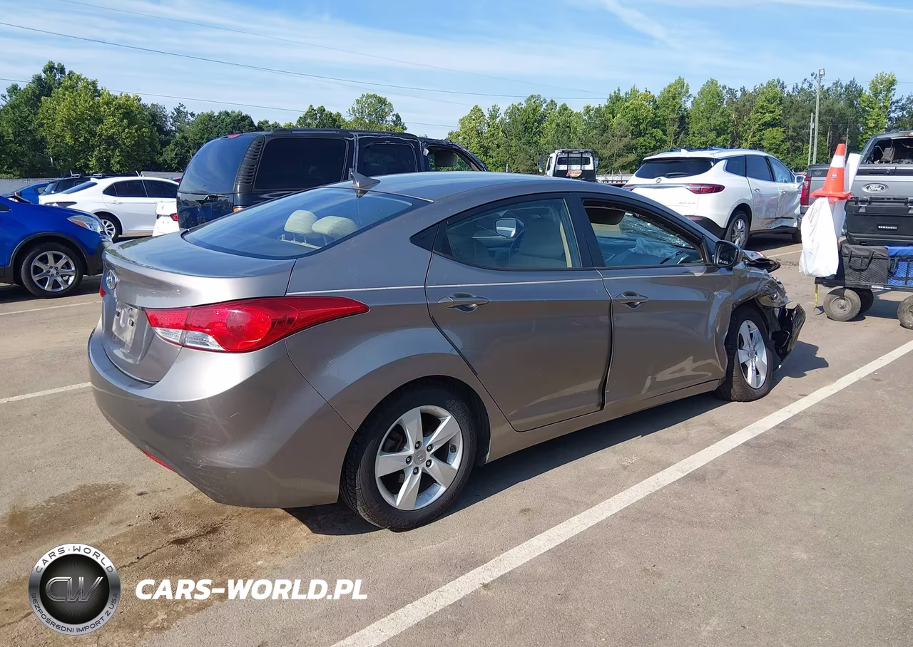 2011 Hyundai Elantra Gls VIN:5NPDH4AE2BH007145 - 4
