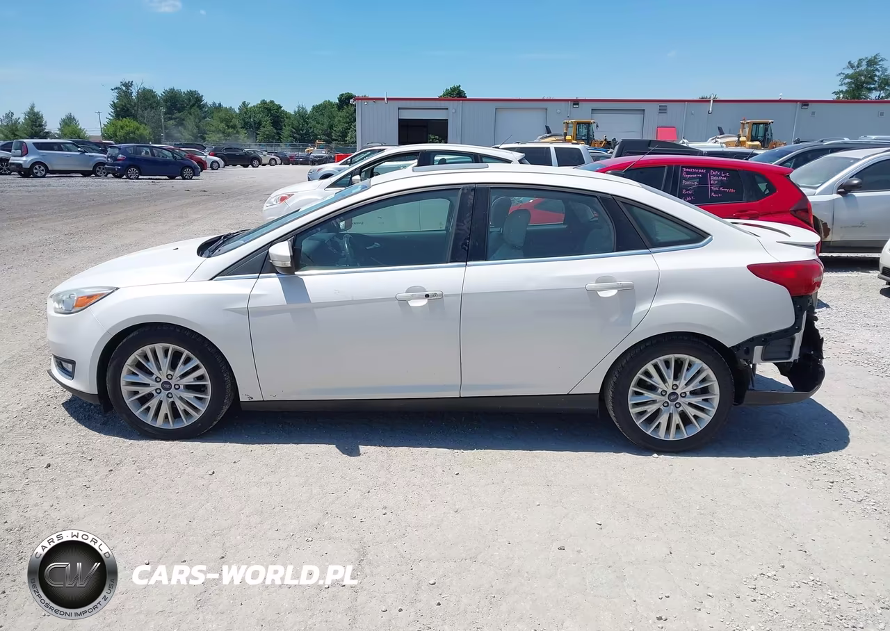 2018 Ford Focus Titanium VIN:1FADP3J28JL249859 - 14