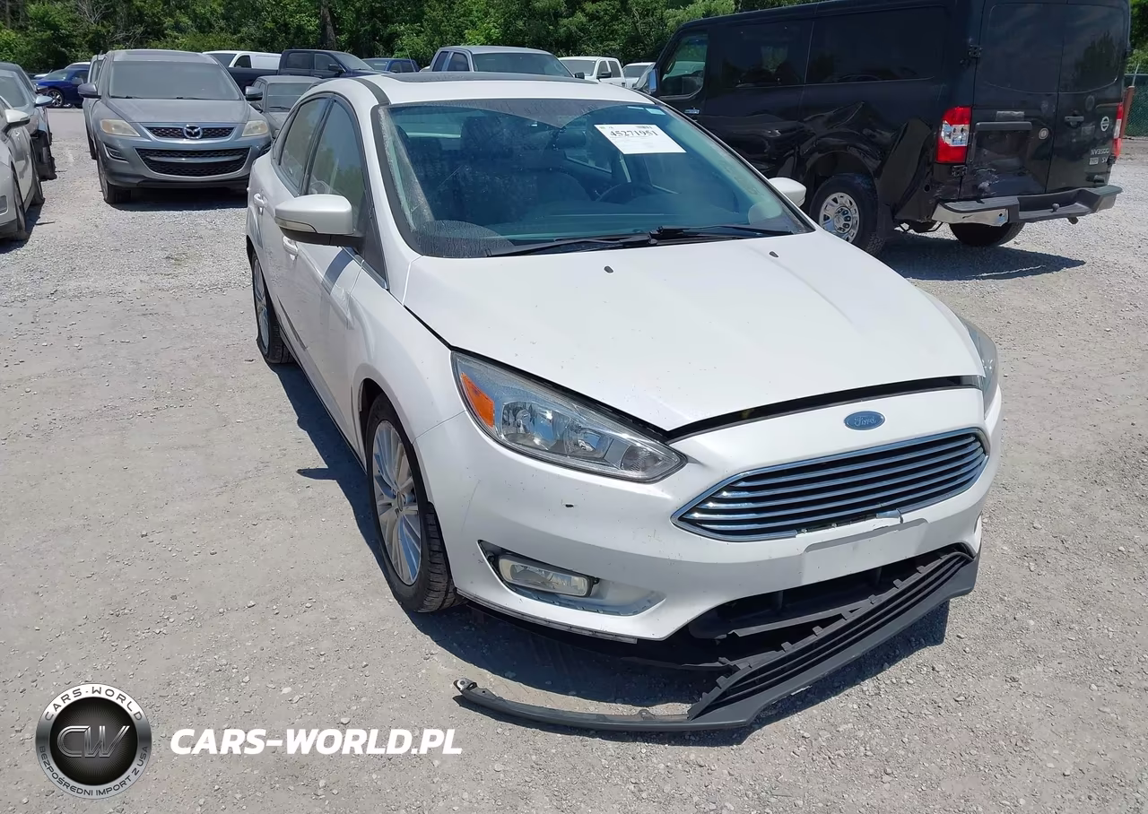 2018 Ford Focus Titanium VIN:1FADP3J28JL249859 - 17