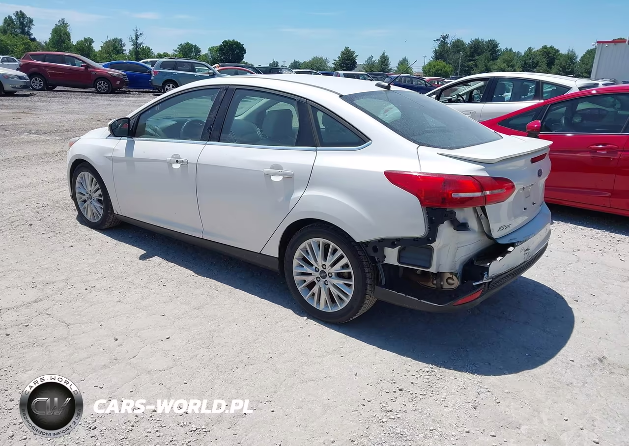 2018 Ford Focus Titanium VIN:1FADP3J28JL249859 - 3