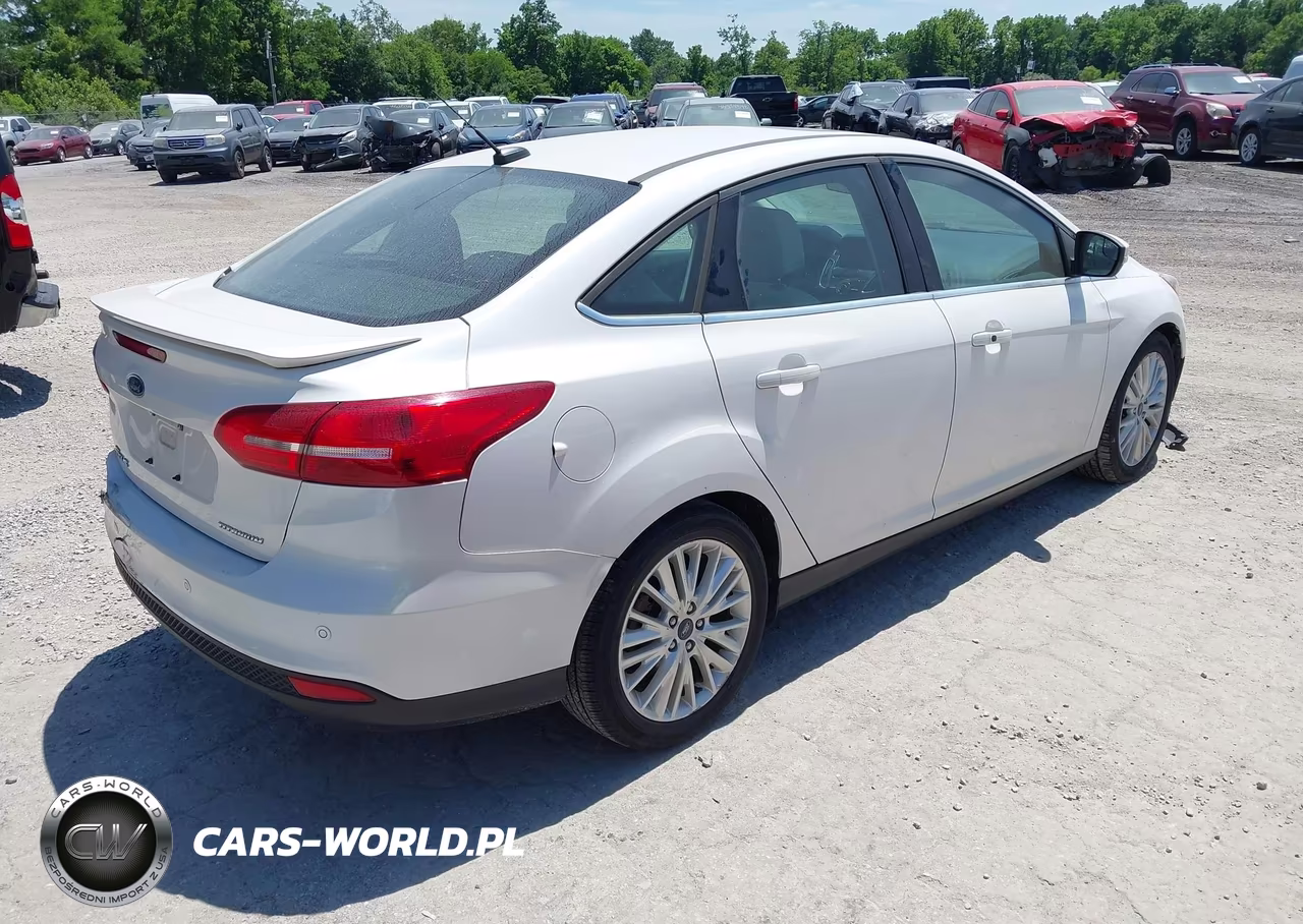 2018 Ford Focus Titanium VIN:1FADP3J28JL249859 - 4