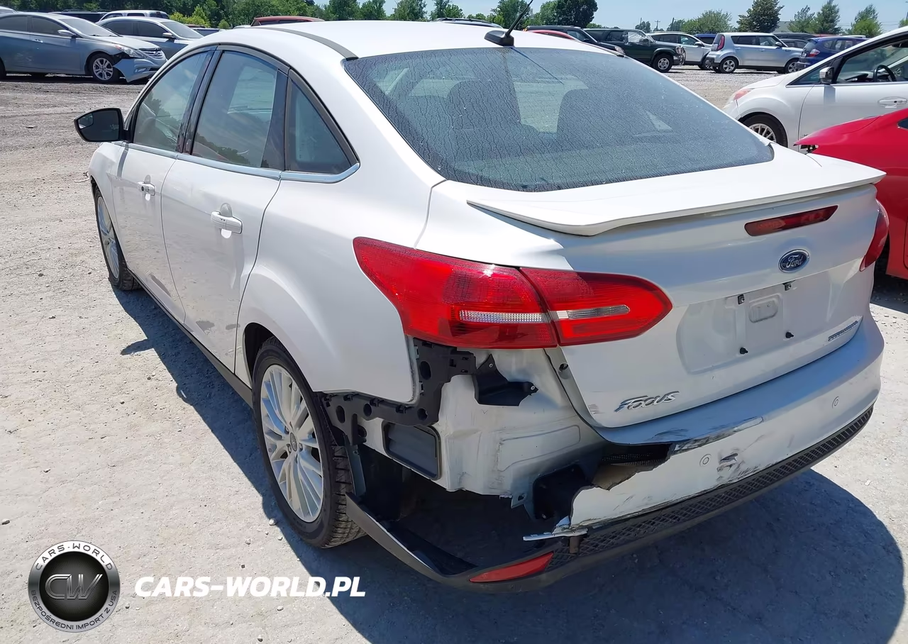 2018 Ford Focus Titanium VIN:1FADP3J28JL249859 - 6