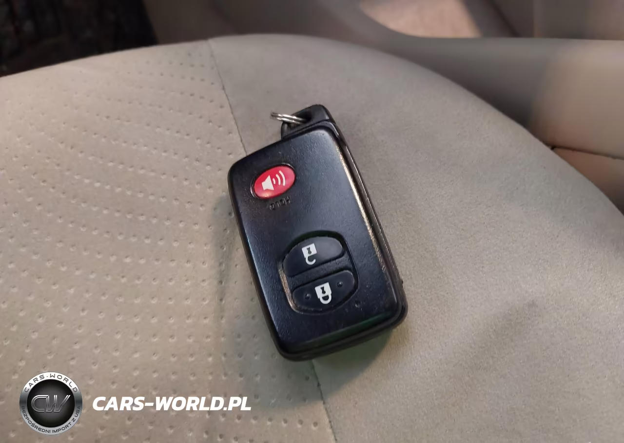 2011 Toyota Prius Two VIN:JTDKN3DU3B0258265 - 11
