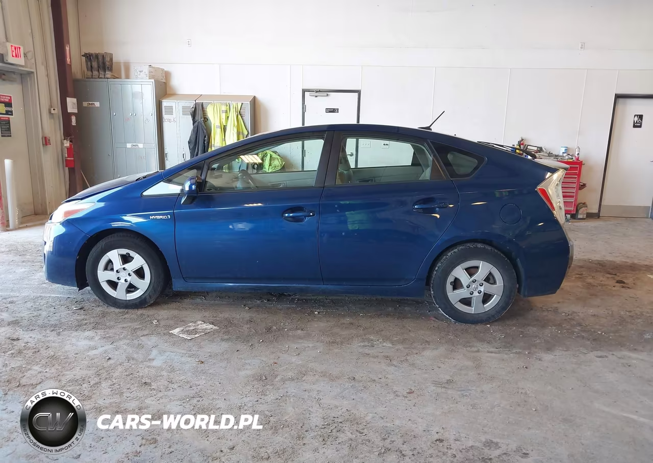 2011 Toyota Prius Two VIN:JTDKN3DU3B0258265 - 14