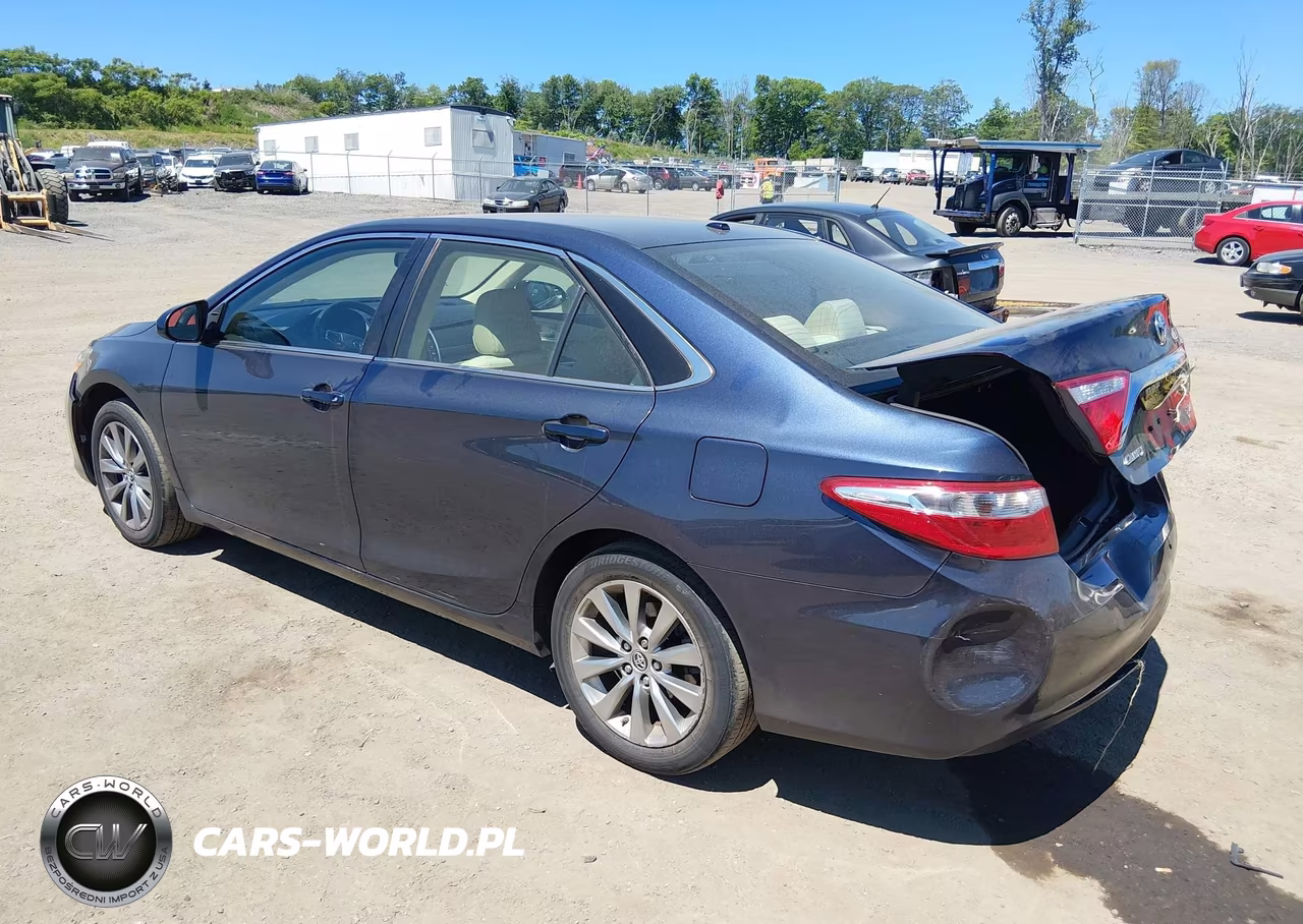 2015 Toyota Camry Xle VIN:4T4BF1FK2FR472984 - 3