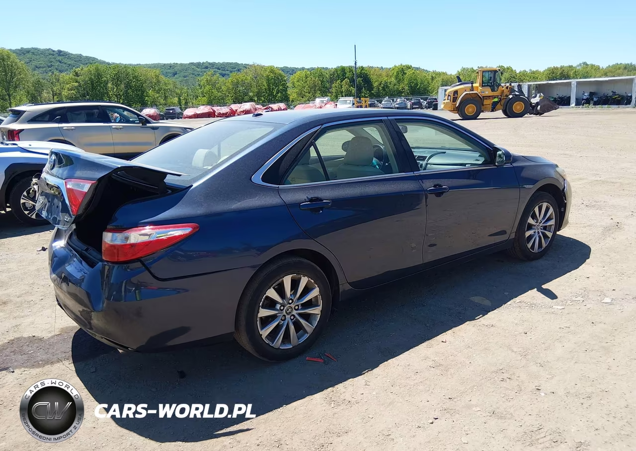 2015 Toyota Camry Xle VIN:4T4BF1FK2FR472984 - 4