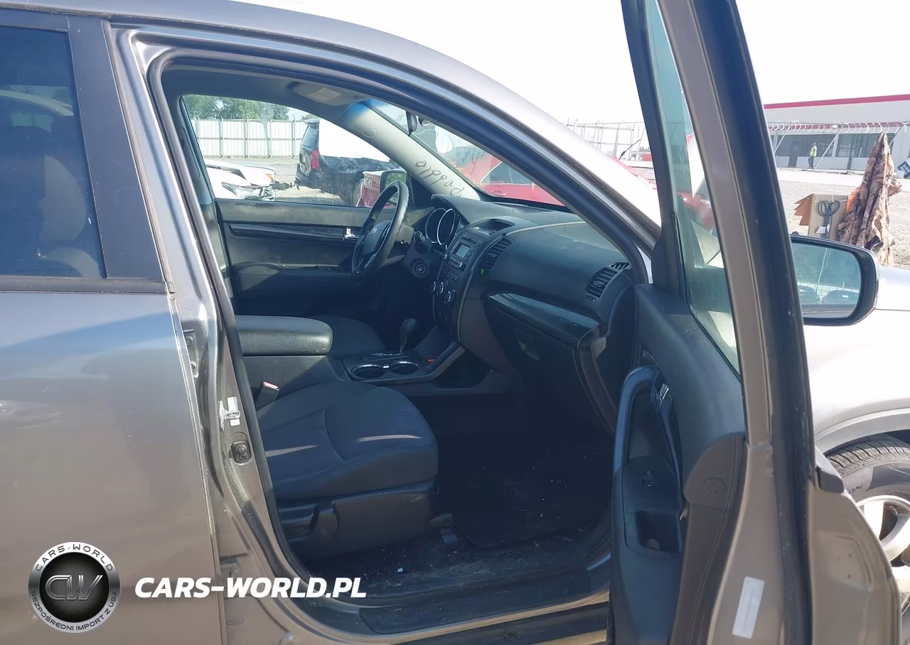 2013 Kia Sorento Lx V6 VIN:5XYKTDA23DG403400 - 5