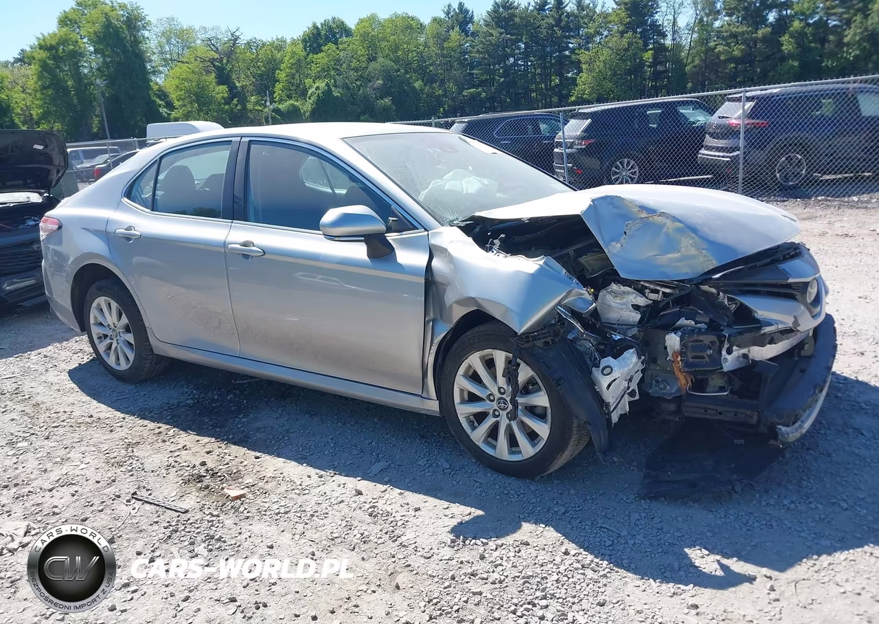 2019 Toyota Camry Le – zdjęcie 1 z 16