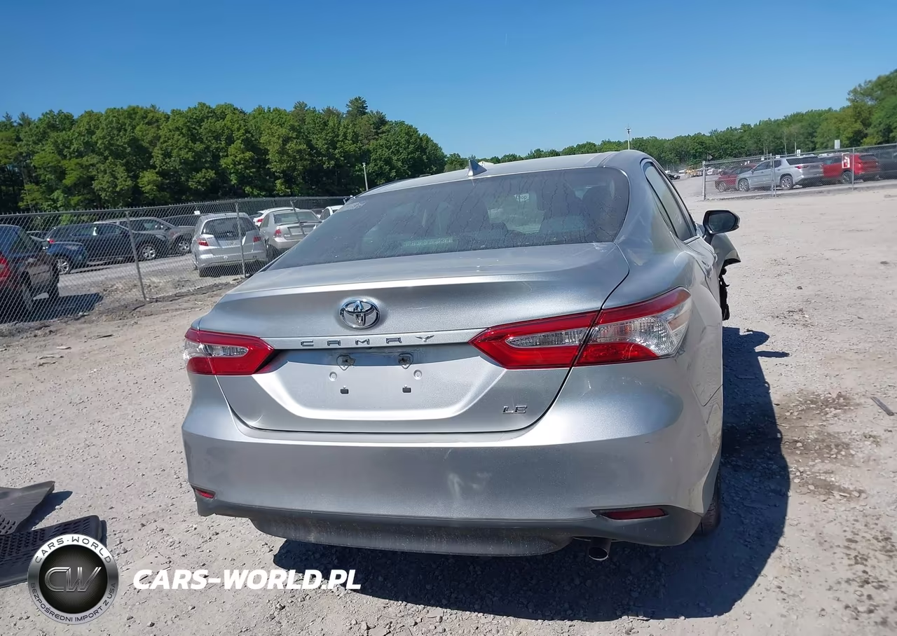 2019 Toyota Camry Le VIN:4T1B11HK7KU813392 - 16