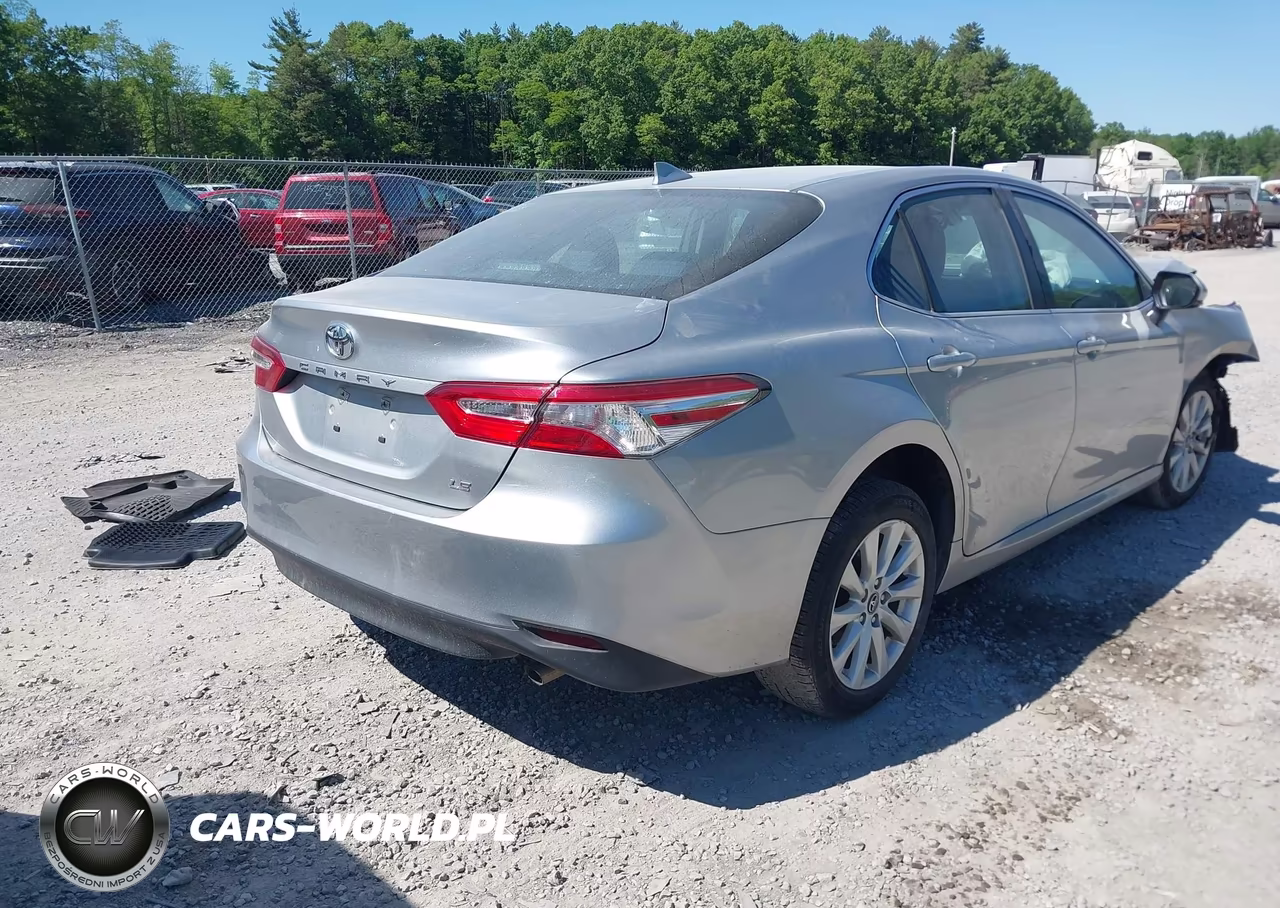 2019 Toyota Camry Le VIN:4T1B11HK7KU813392 - 4