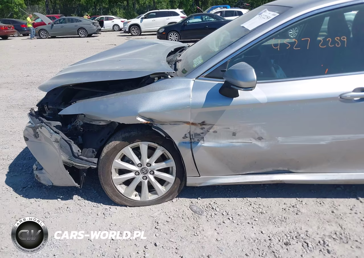 2019 Toyota Camry Le VIN:4T1B11HK7KU813392 - 6