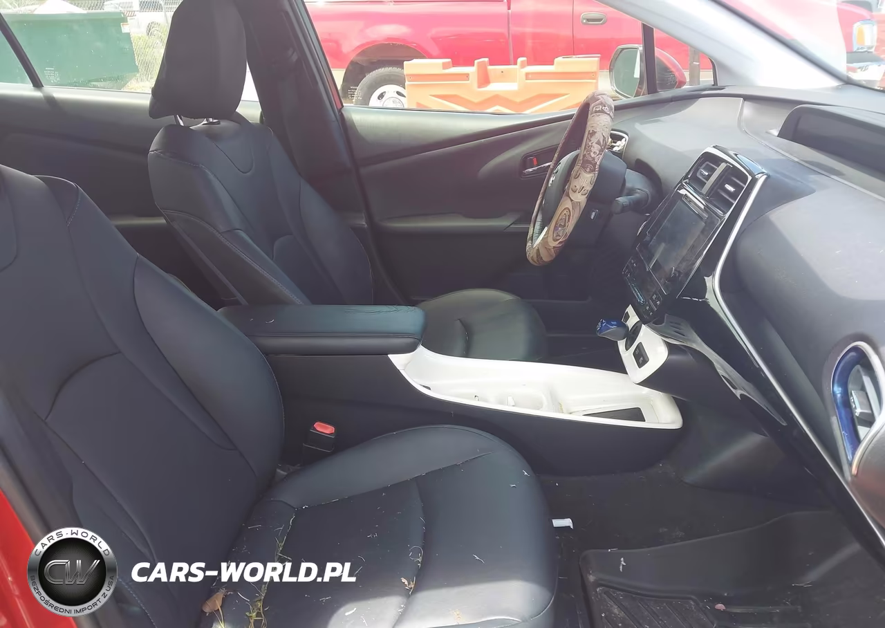2016 Toyota Prius Three Touring VIN:JTDKARFU2G3521492 - 5