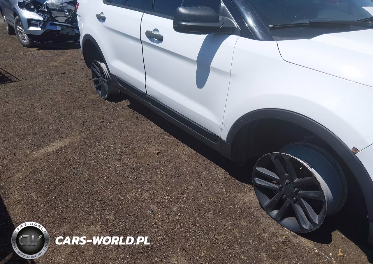 2015 Ford Explorer VIN:1FM5K8B8XFGA30717 - 17