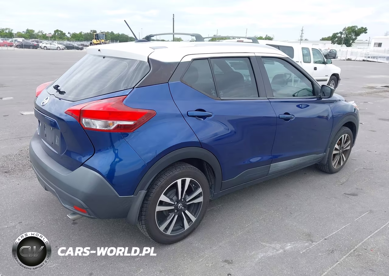 2018 Nissan Kicks Sv VIN:3N1CP5CU8JL525447 - 4