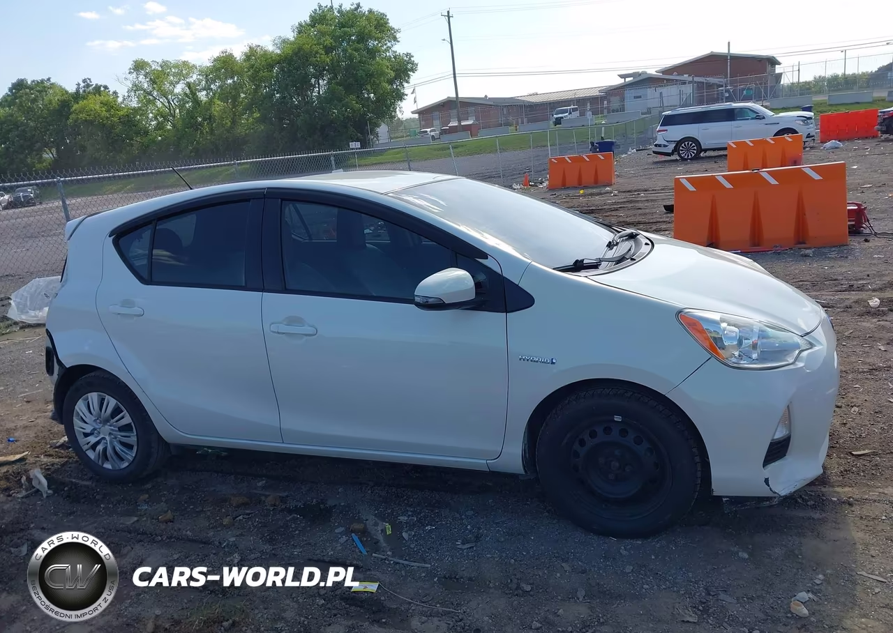 2014 Toyota Prius C One VIN:JTDKDTB31E1080304 - 14