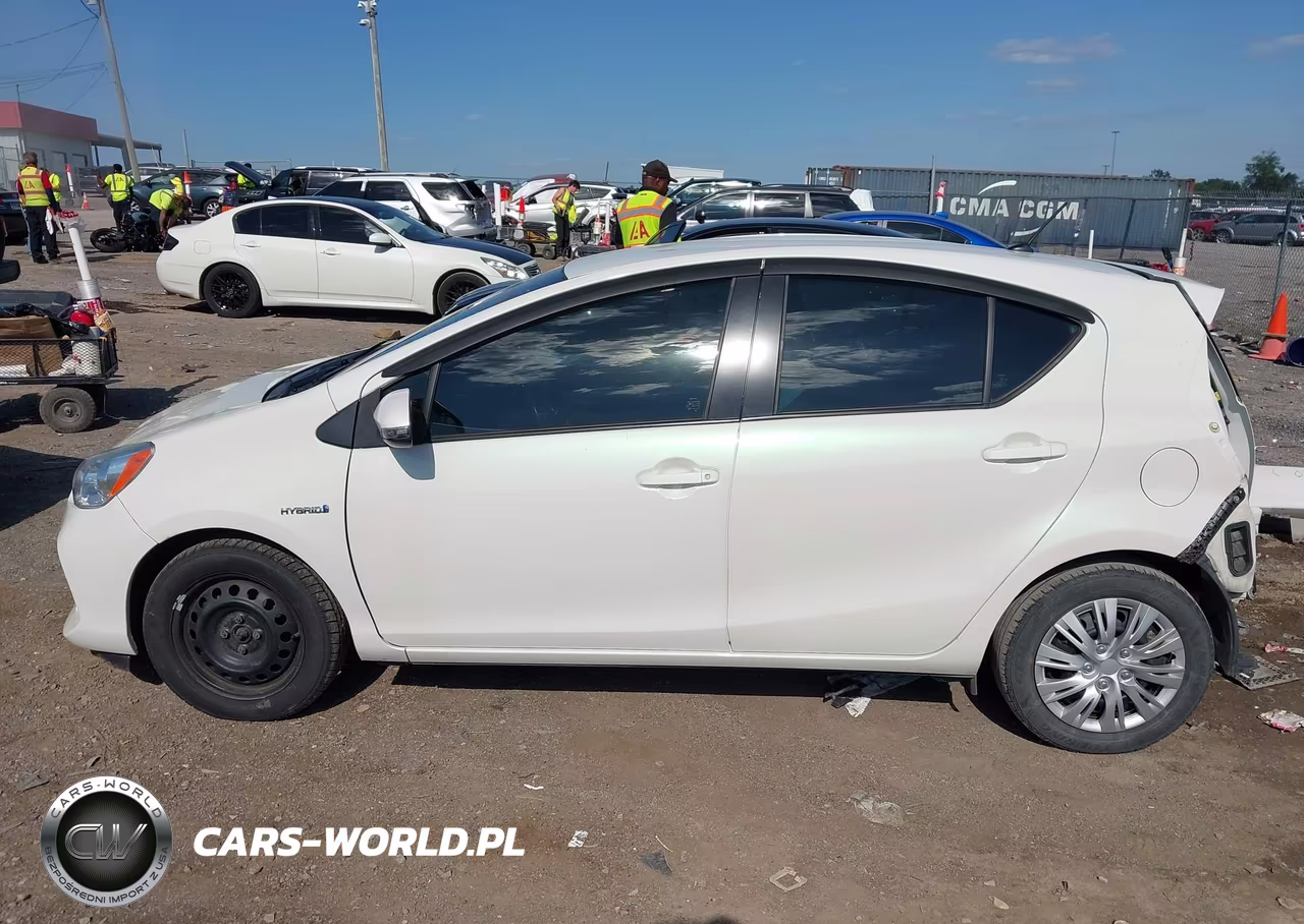 2014 Toyota Prius C One VIN:JTDKDTB31E1080304 - 15