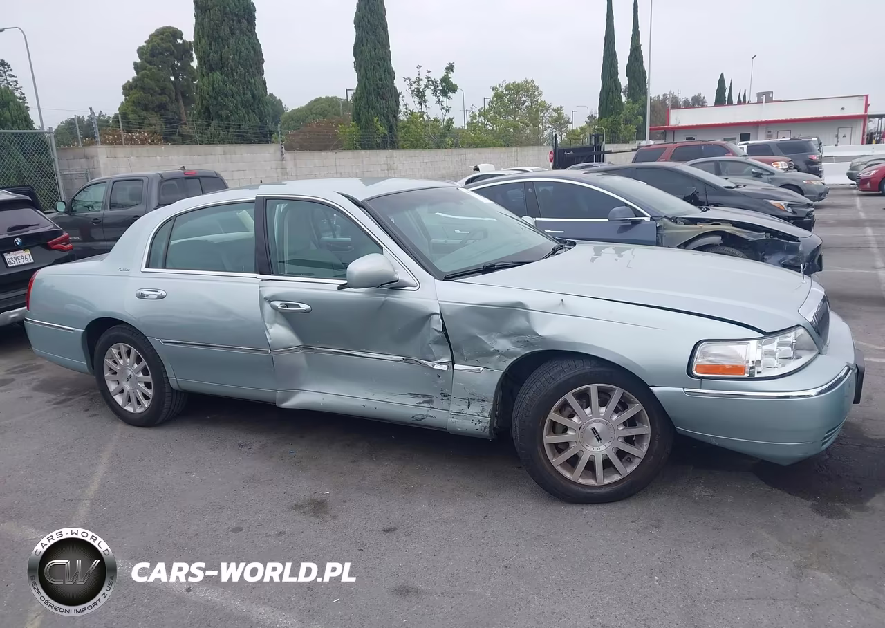 2007 Lincoln Town Car Signature VIN:1LNHM81W97Y635217 - 14