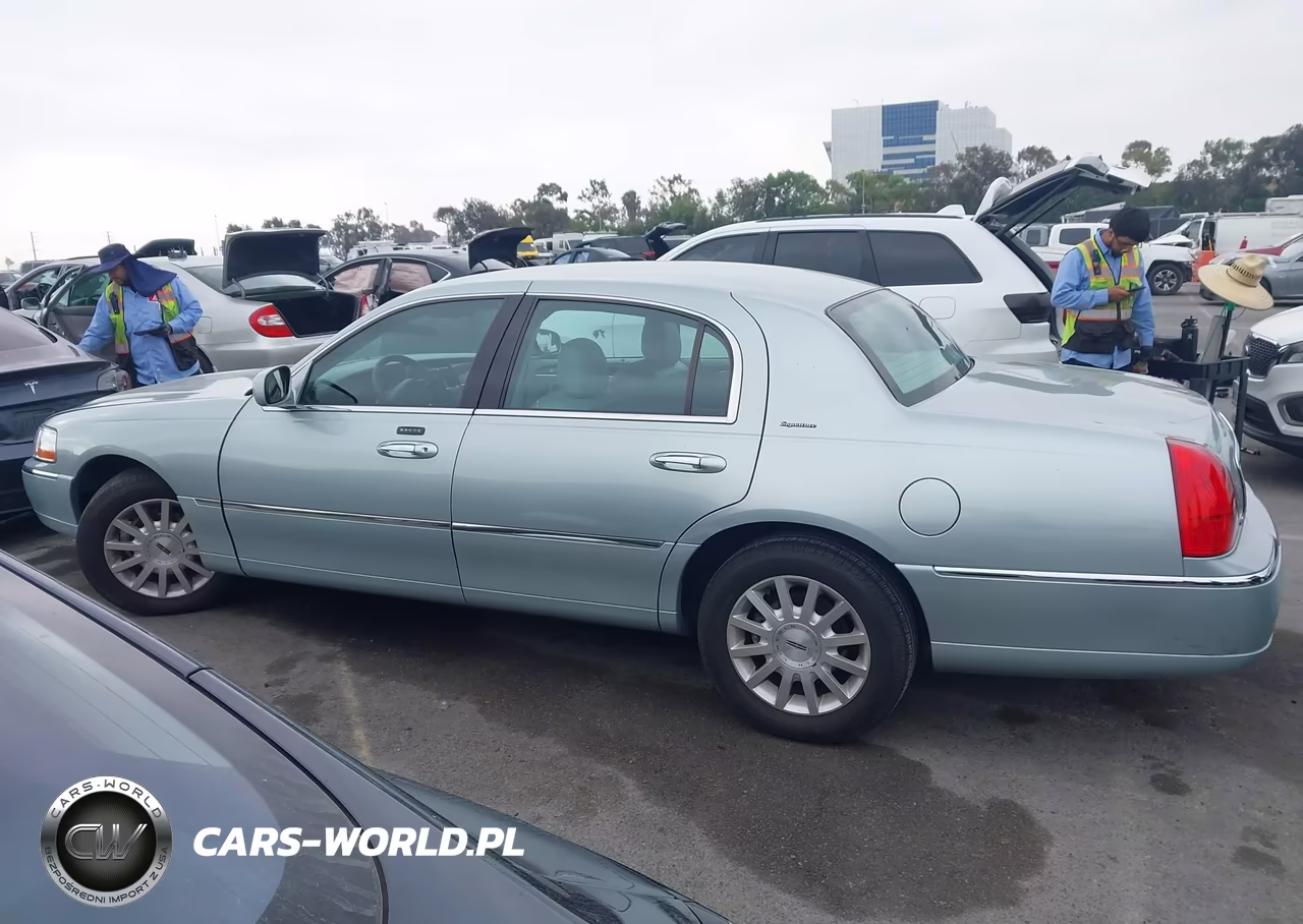 2007 Lincoln Town Car Signature VIN:1LNHM81W97Y635217 - 15