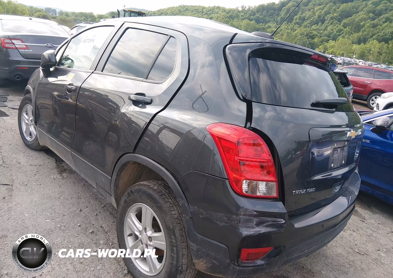 2019 Chevrolet Trax Ls VIN:3GNCJNSB4KL173796 - 3