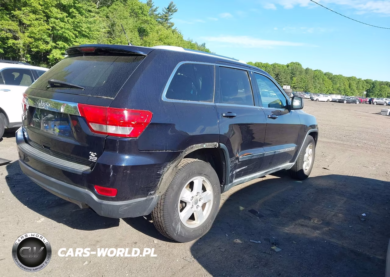 2011 Jeep Grand Cherokee Laredo VIN:1J4RR4GG5BC596824 - 4