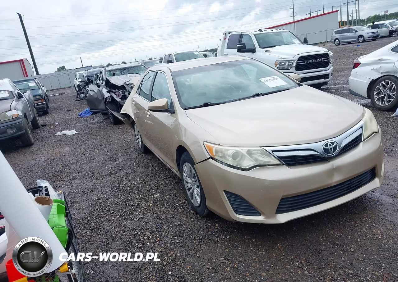 2012 Toyota Camry Le – zdjęcie 1 z 18