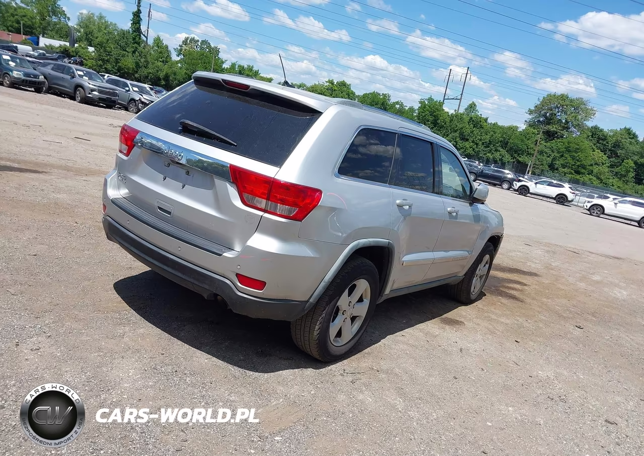 2011 Jeep Grand Cherokee Laredo VIN:1J4RR4GG6BC542755 - 4