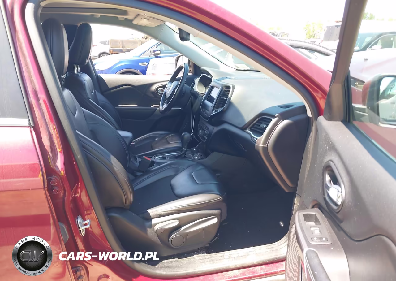 2020 Jeep Cherokee Latitude Plus 4X4 VIN:1C4PJMLB0LD623289 - 5