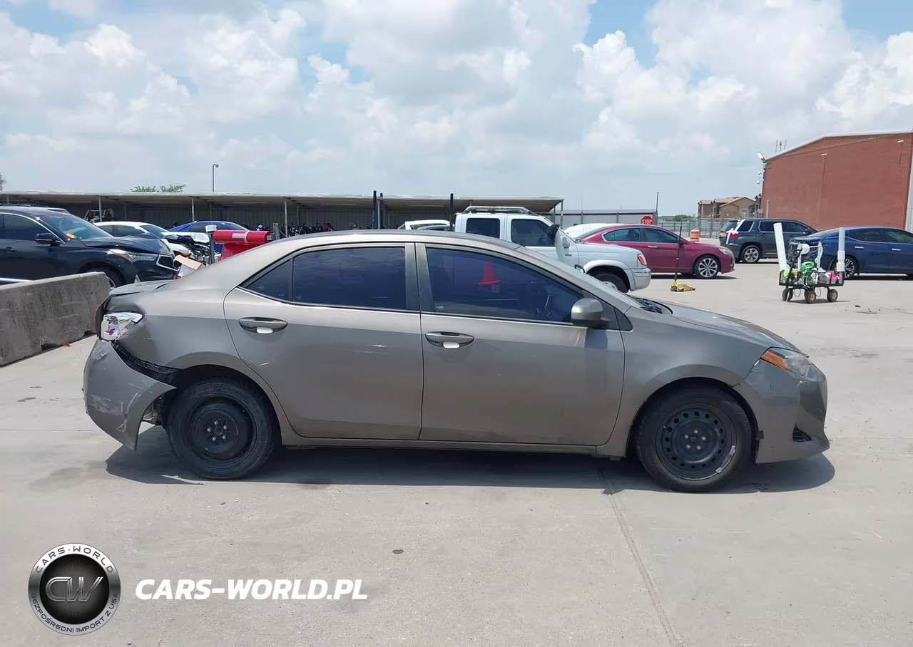 2017 Toyota Corolla Le VIN:5YFBURHE4HP599648 - 14