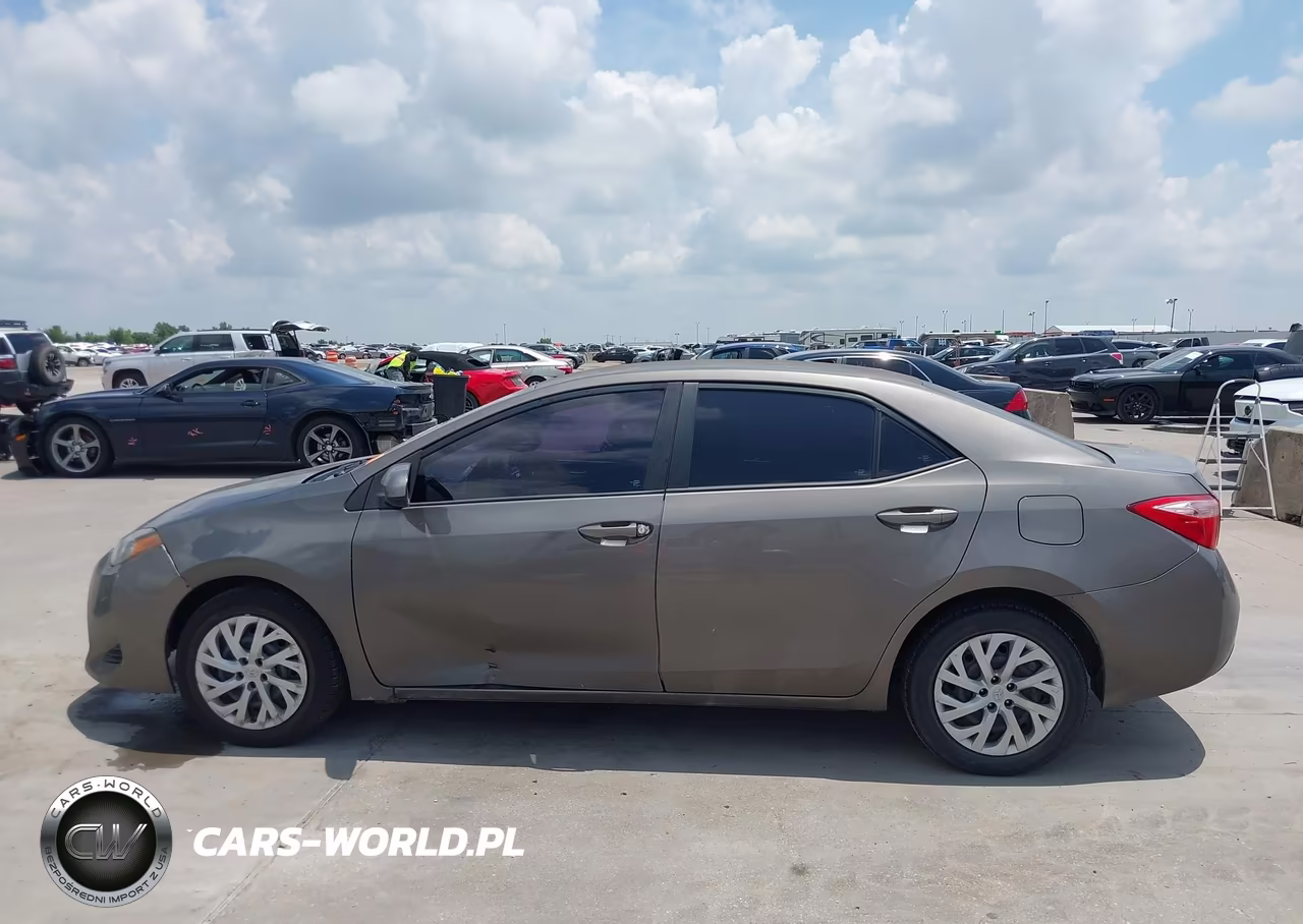2017 Toyota Corolla Le VIN:5YFBURHE4HP599648 - 15