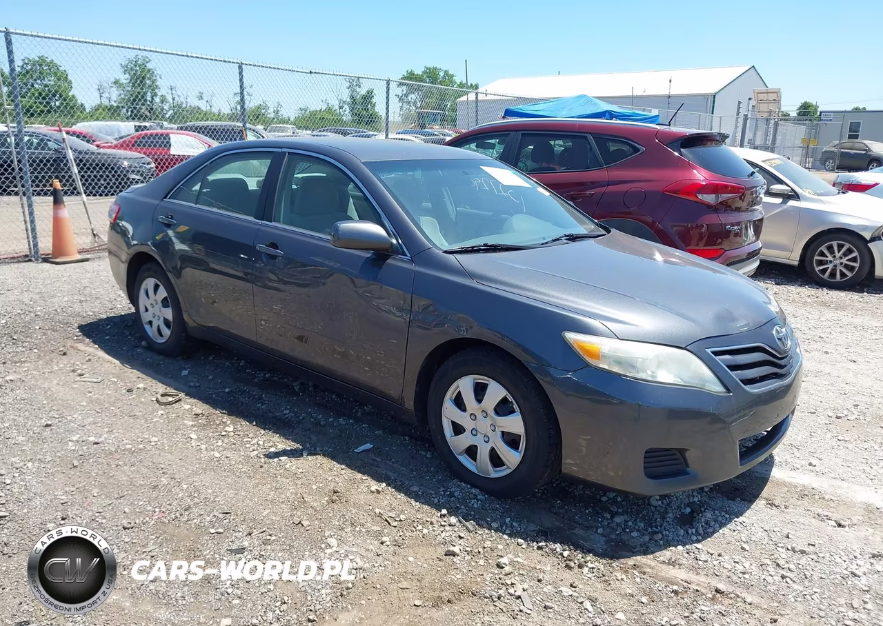 2011 Toyota Camry Le – zdjęcie 1 z 12