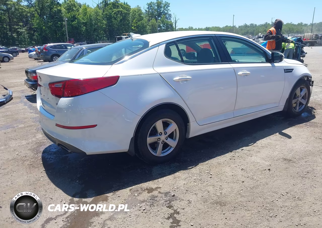 2015 Kia Optima Lx VIN:5XXGM4A79FG422619 - 4