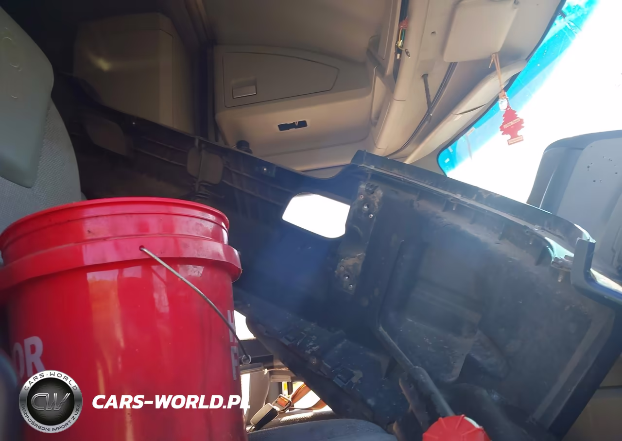2020 Kenworth T680 VIN:1XKYDP9X4LJ348239 - 25