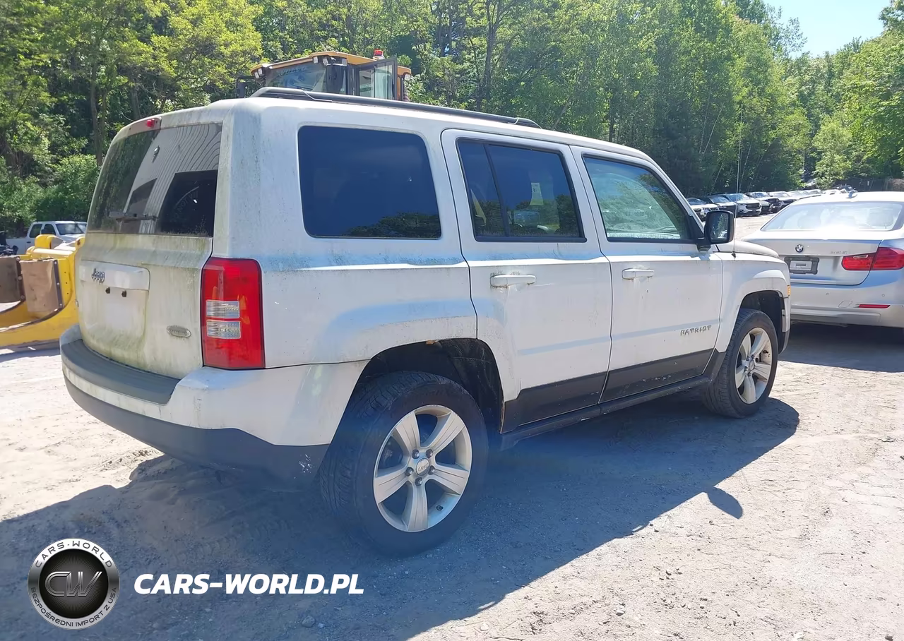 2012 Jeep Patriot Latitude VIN:1C4NJRFBXCD718233 - 4