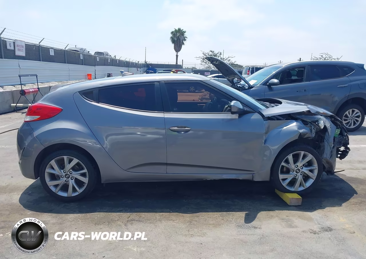 2017 Hyundai Veloster VIN:KMHTC6AD1HU307394 - 13