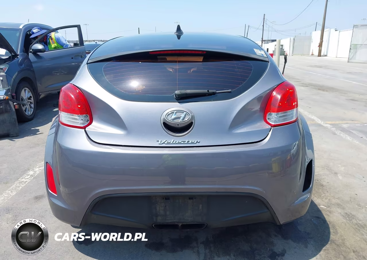 2017 Hyundai Veloster VIN:KMHTC6AD1HU307394 - 16