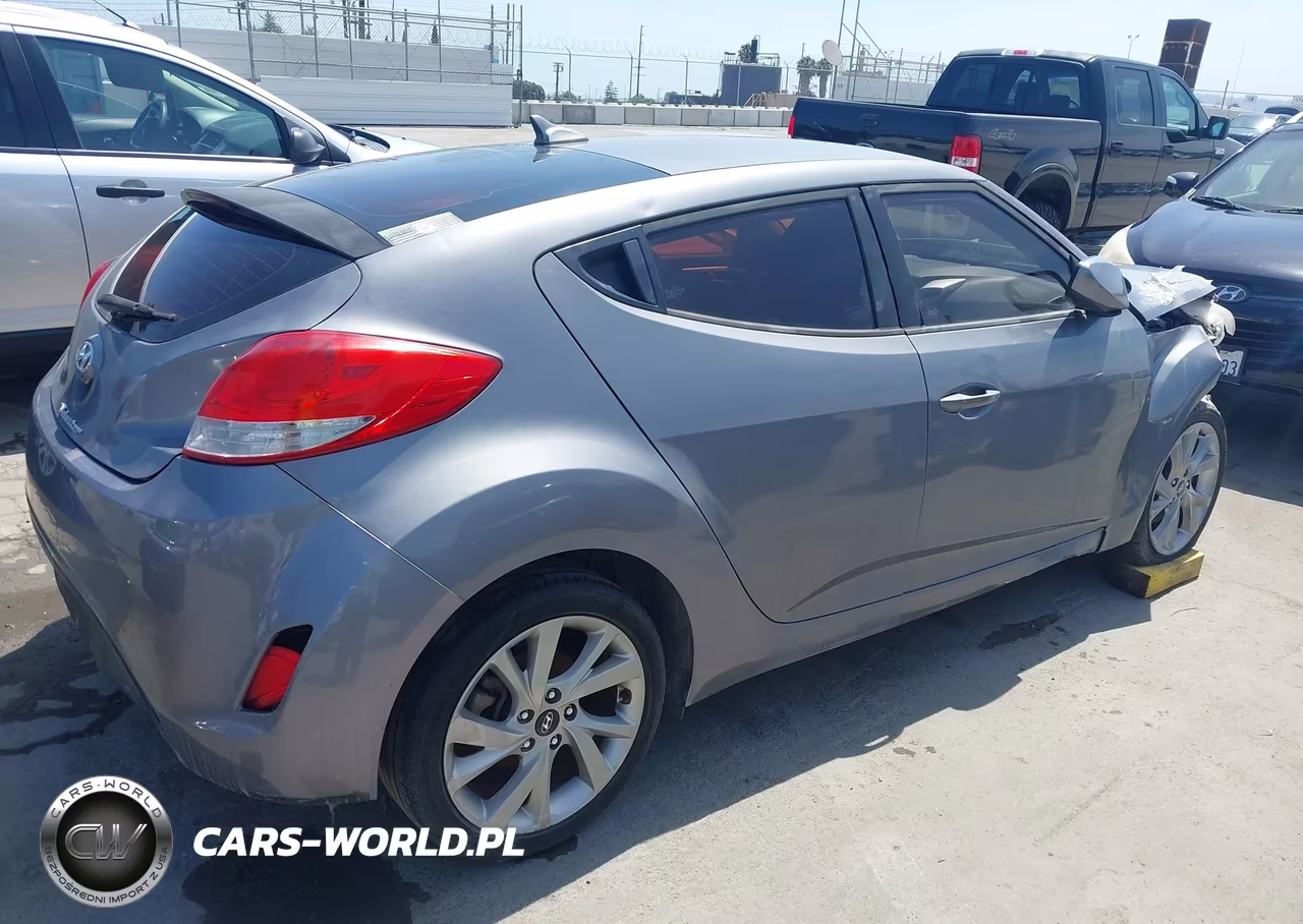 2017 Hyundai Veloster VIN:KMHTC6AD1HU307394 - 4