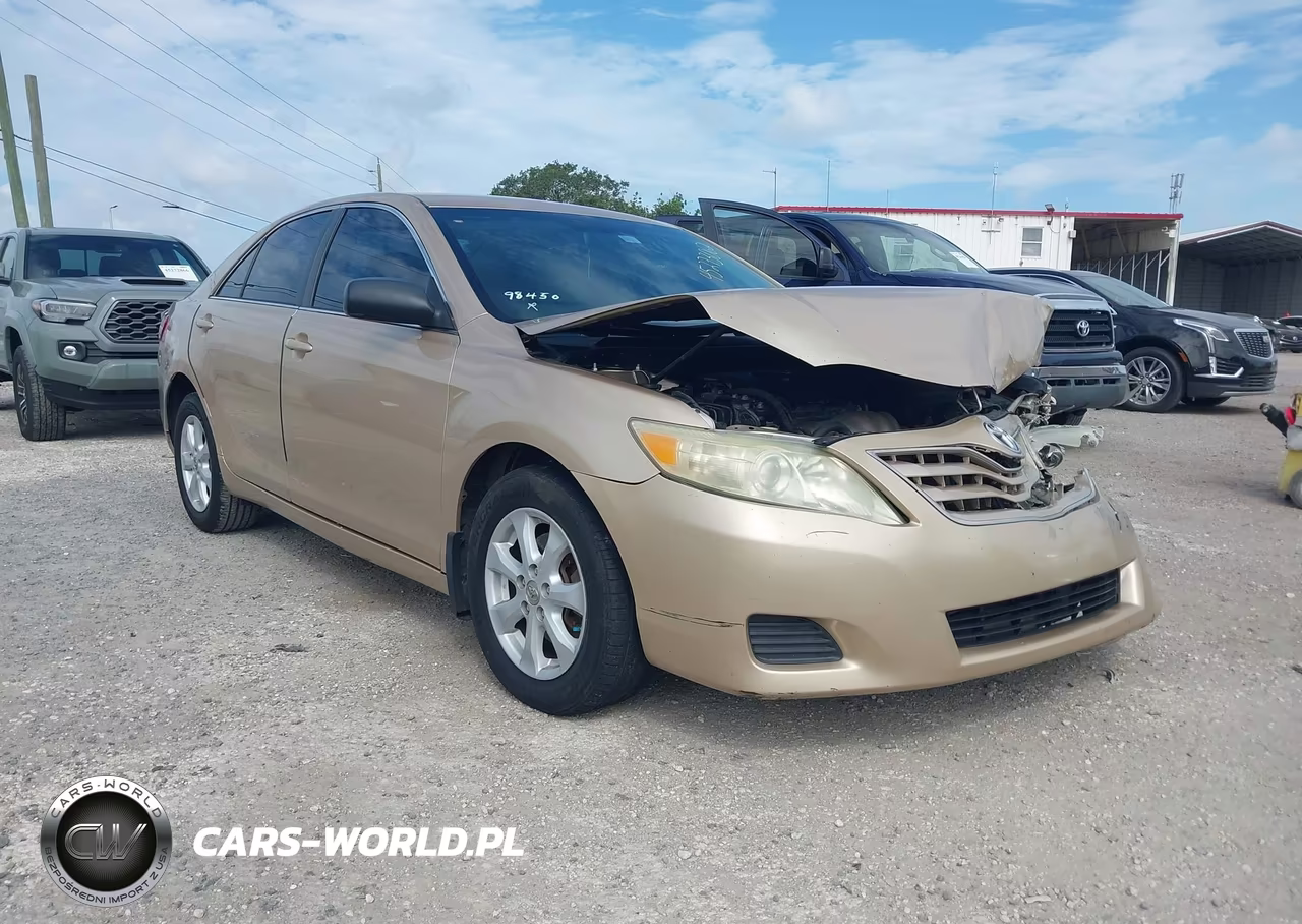 2010 Toyota Camry Le – zdjęcie 1 z 16