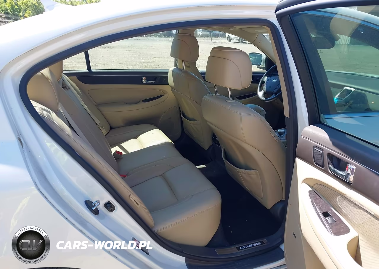 2011 Hyundai Genesis 4.6 VIN:KMHGC4DF3BU130762 - 8