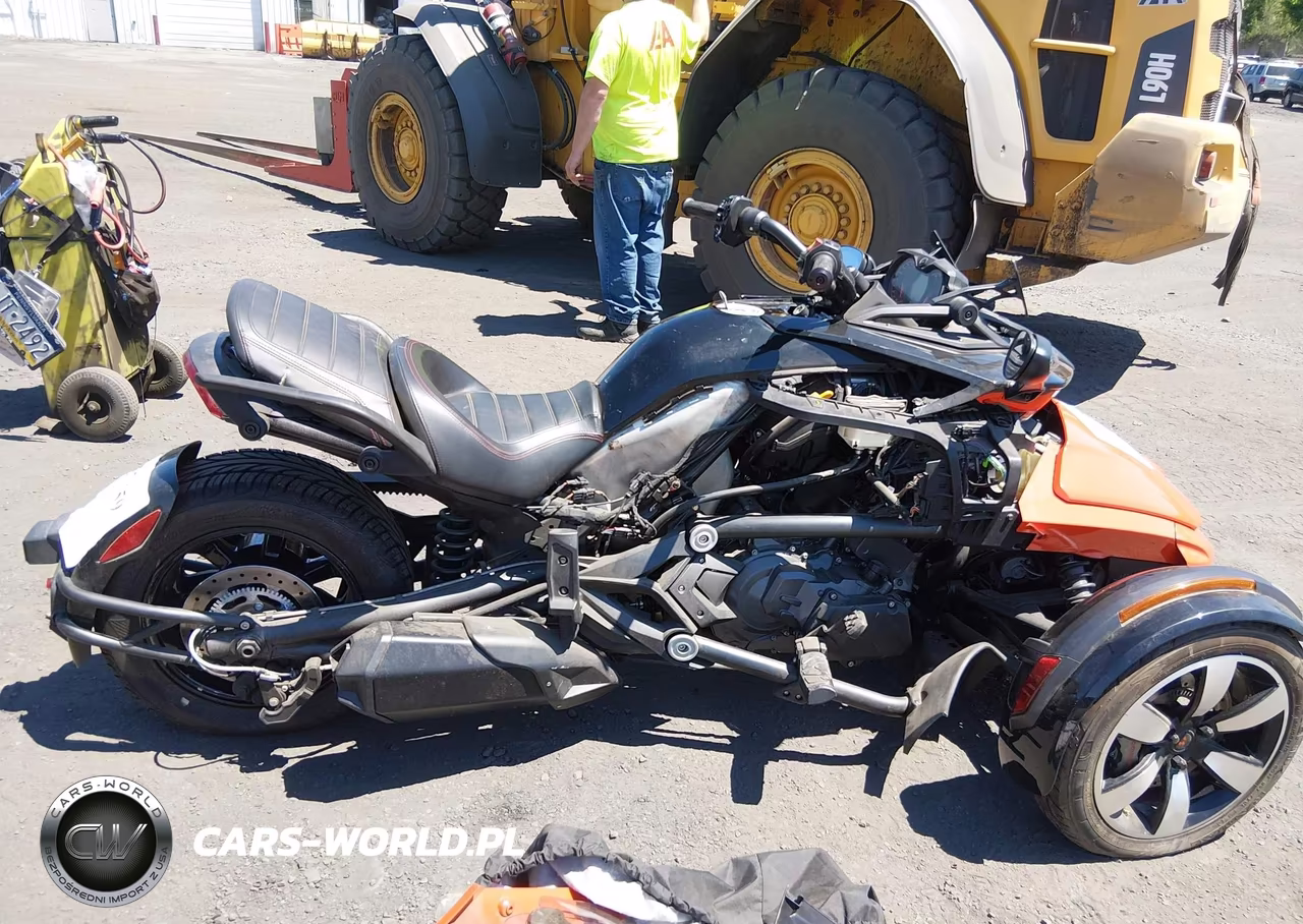 2015 Can-Am Spyder Roadster F3-F3-S VIN:2BXRDDD27FV000789 - 12
