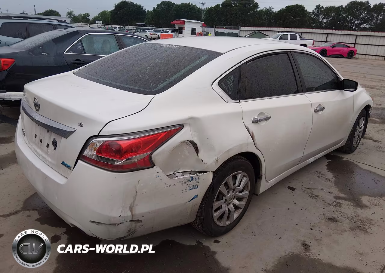2014 Nissan Altima 2.5 S VIN:1N4AL3AP7EN355417 - 4