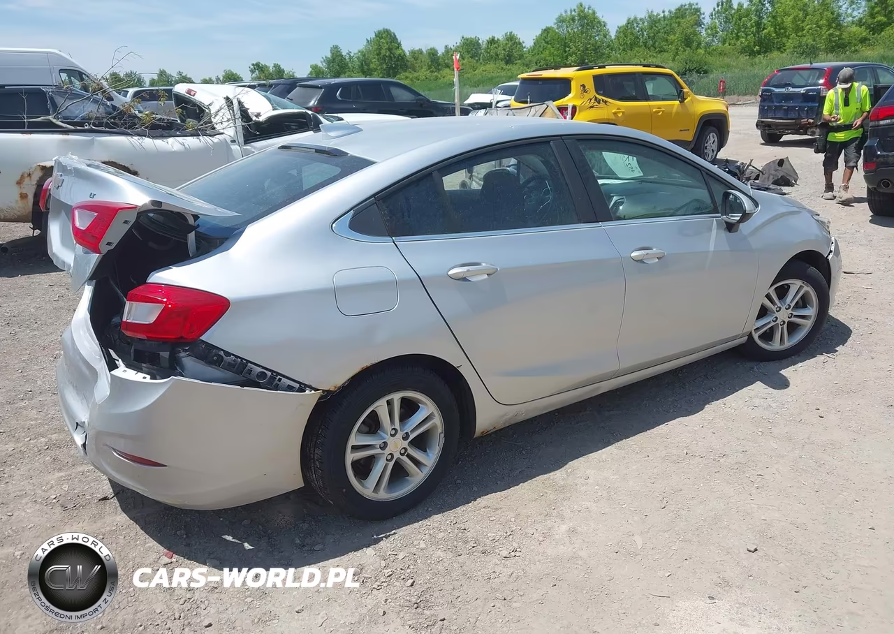 2017 Chevrolet Cruze Lt Auto VIN:1G1BE5SM5H7210306 - 4